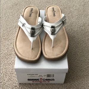 Minnetonka Silverthorne White Sandals-Size 10